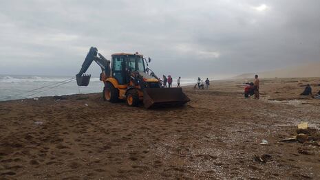 ¡Angustia en Paracas! Hallan restos de embarcación, pero cuatro pescadores siguen desaparecidos tras nauf...