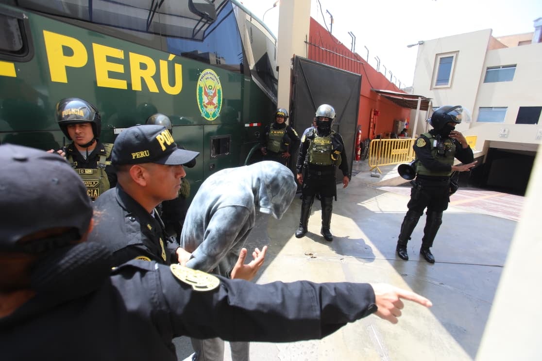Los escolares acusados de presunta violación sexual del colegio Liceo Naval Almirante Guise afrontan un pedido de 4 meses de internamiento preventivo. (Foto: Violeta Ayasta/ GEC)