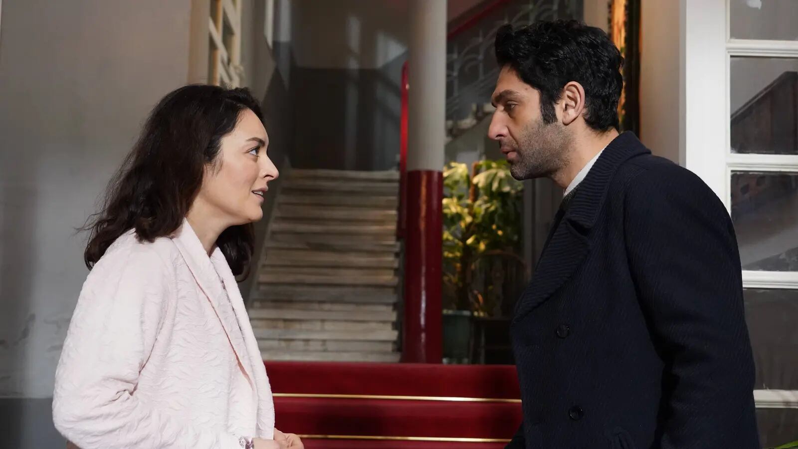 Inocentes es protagonizada por Farah Zeynep Abdullah y Birkan Sokullu.