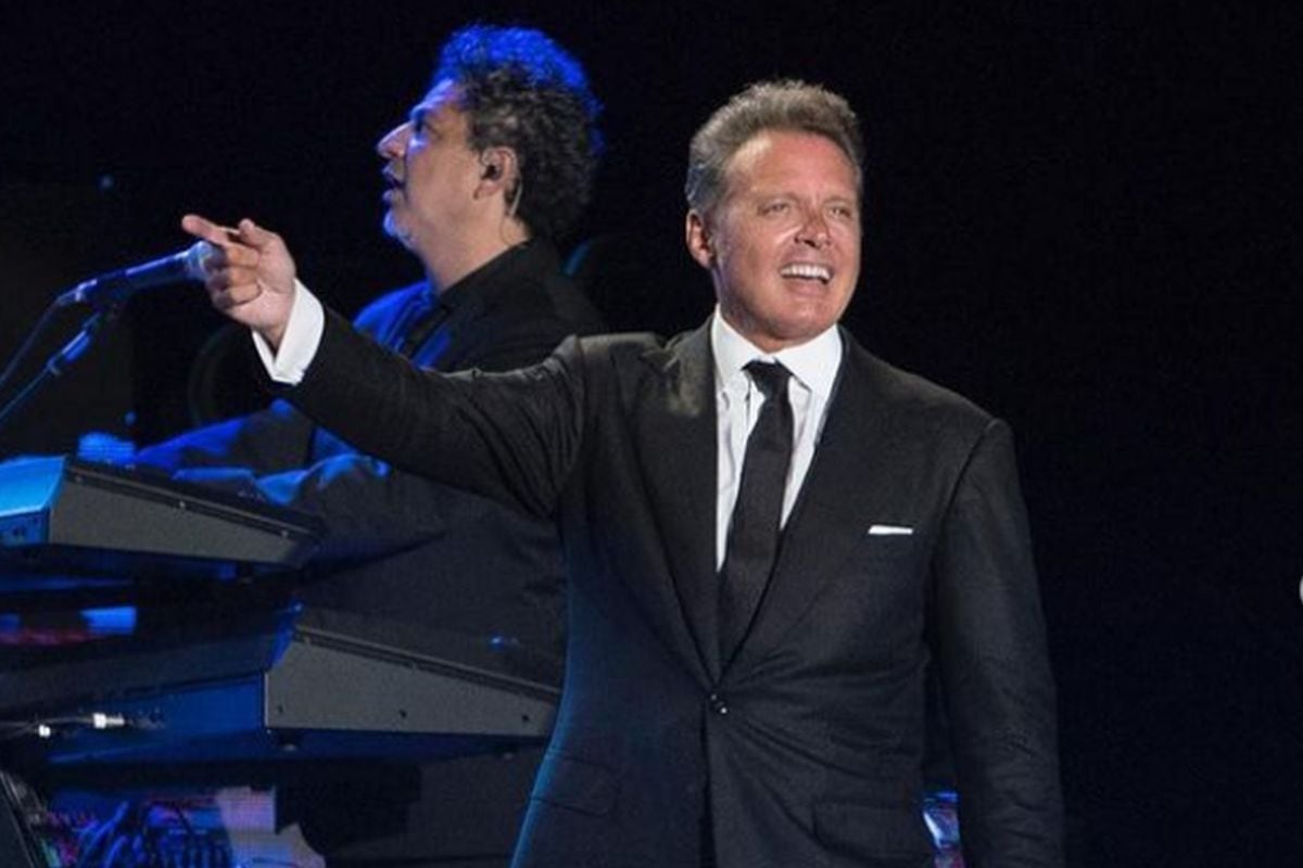 Luis Miguel, que en esta foto canta en uno de sus conciertos, fue detenido en mayo del 2017 (Foto: Luis Miguel / Instagram)