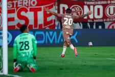 Alex Valera abre la cuenta en el duelo entre Universitario y Cusco FC | VIDEO