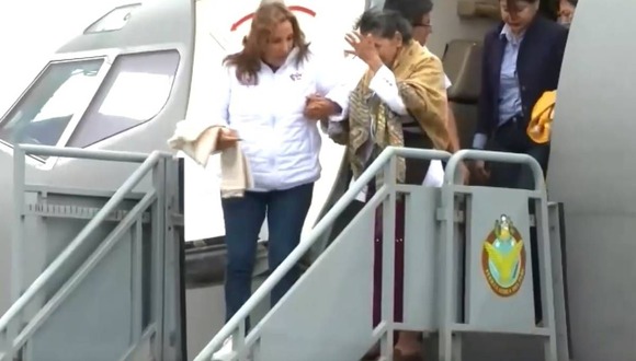 Presidenta Dina Boluarte regresó al país junto a los peruanos varados en Israel. (Captura Tv)