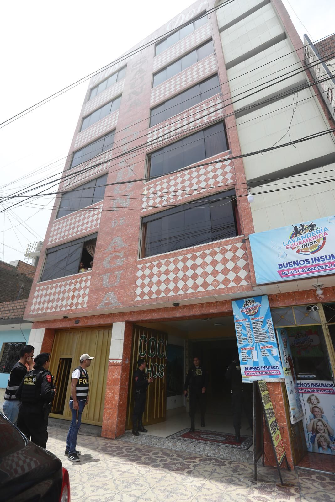 Este es el hostal en el que estaban escondidos los delincuentes. | Foto: Jesús Saucedo / Diario Trome