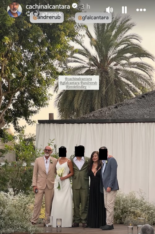 Carlos Alcántara y su aún esposa Jossie Lindley en la boda de su hijo.