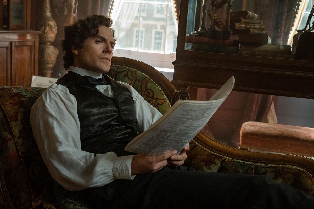 Henry Cavill como Sherlock Holmes en "Enola Holmes 2". (Foto: Alex Bailey/Netflix)