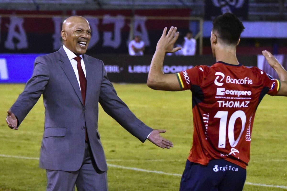 Mosquera festeja triunfo en Copa Libertadores de Wilstermann ( Foto: EFE)