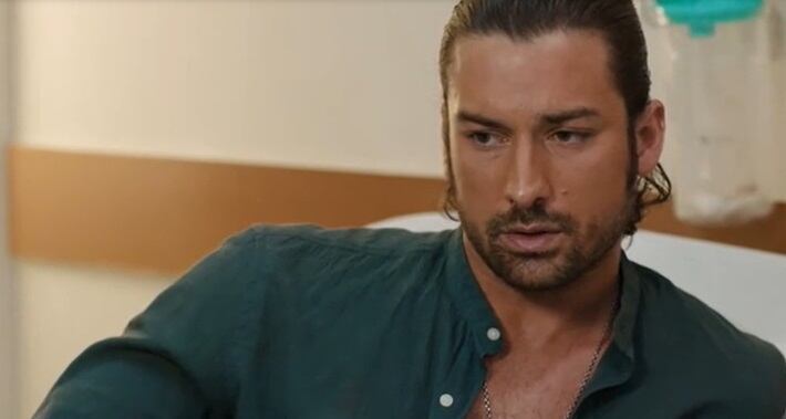 El actor turco Alp Navruz interpreta a Poyraz en “Ada Masali: El cuento de la isla” (Foto: Ay Yapım)