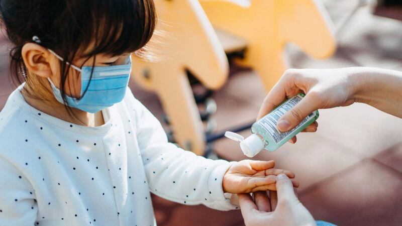 Hay distintos ensayos para comprobar la efectividad de las vacunas del COVID-19 en los niños, pero aún no están disponibles. (Foto: Getty Images)