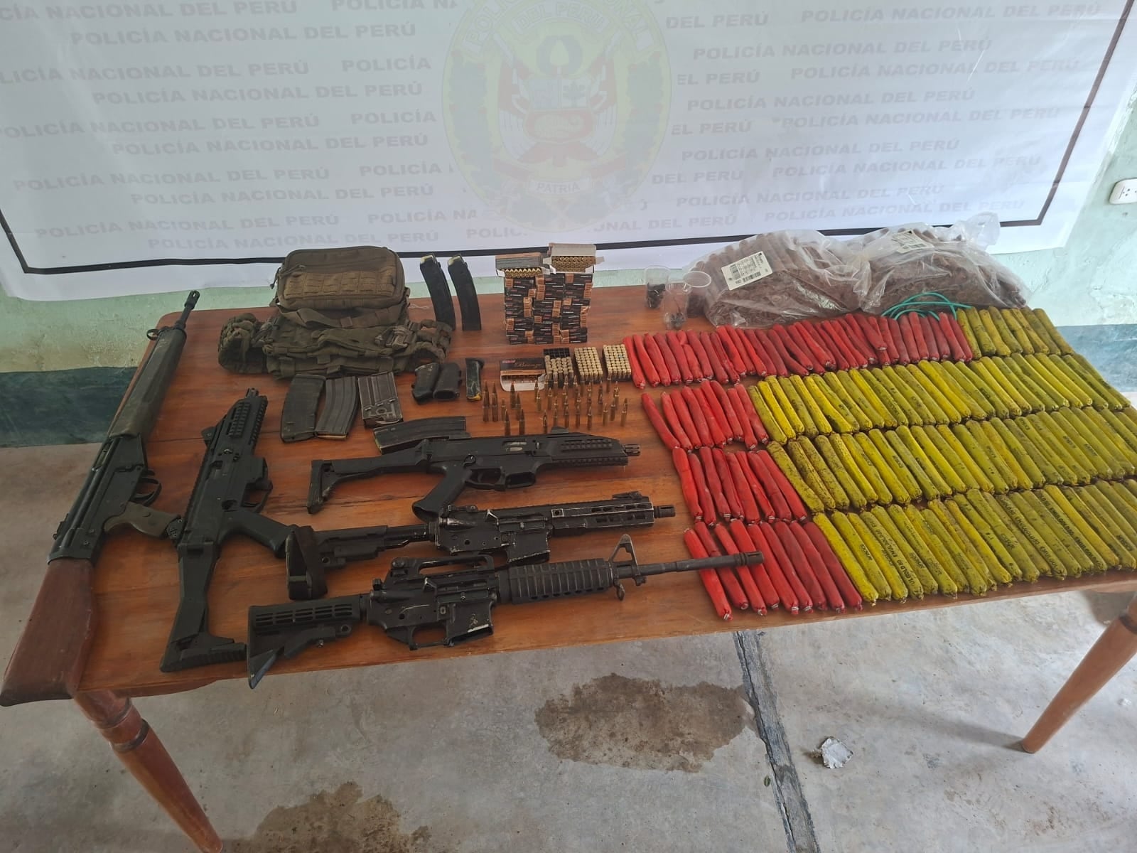 Armas incautadas por el Comando Unificado Pataz a la banda criminal Los Zetas