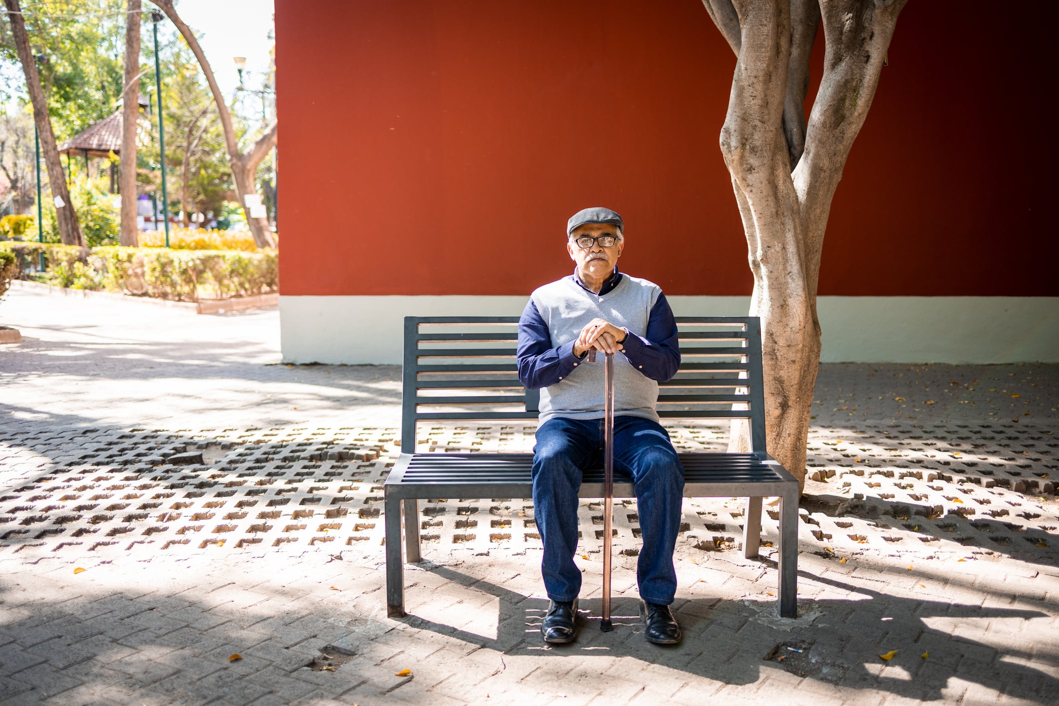 Incorpora estas medidas para evitar que tu familiar se extravíe. Foto: Istock