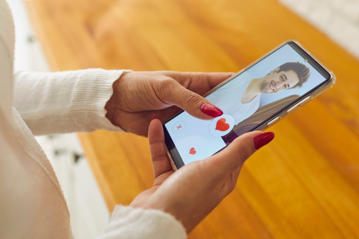 Amor y peligro en redes sociales. Foto: Istock.