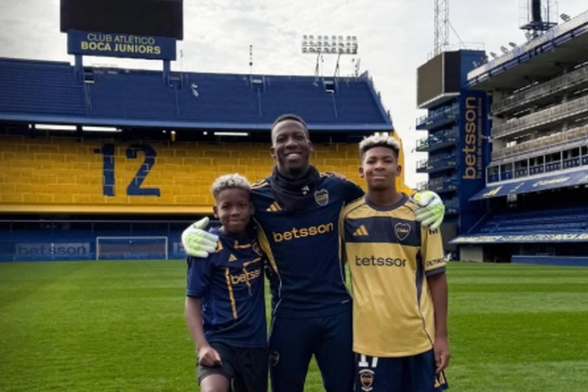 Advíncula se puso los guantes con sus hijos en La Bombonera | VIDEO