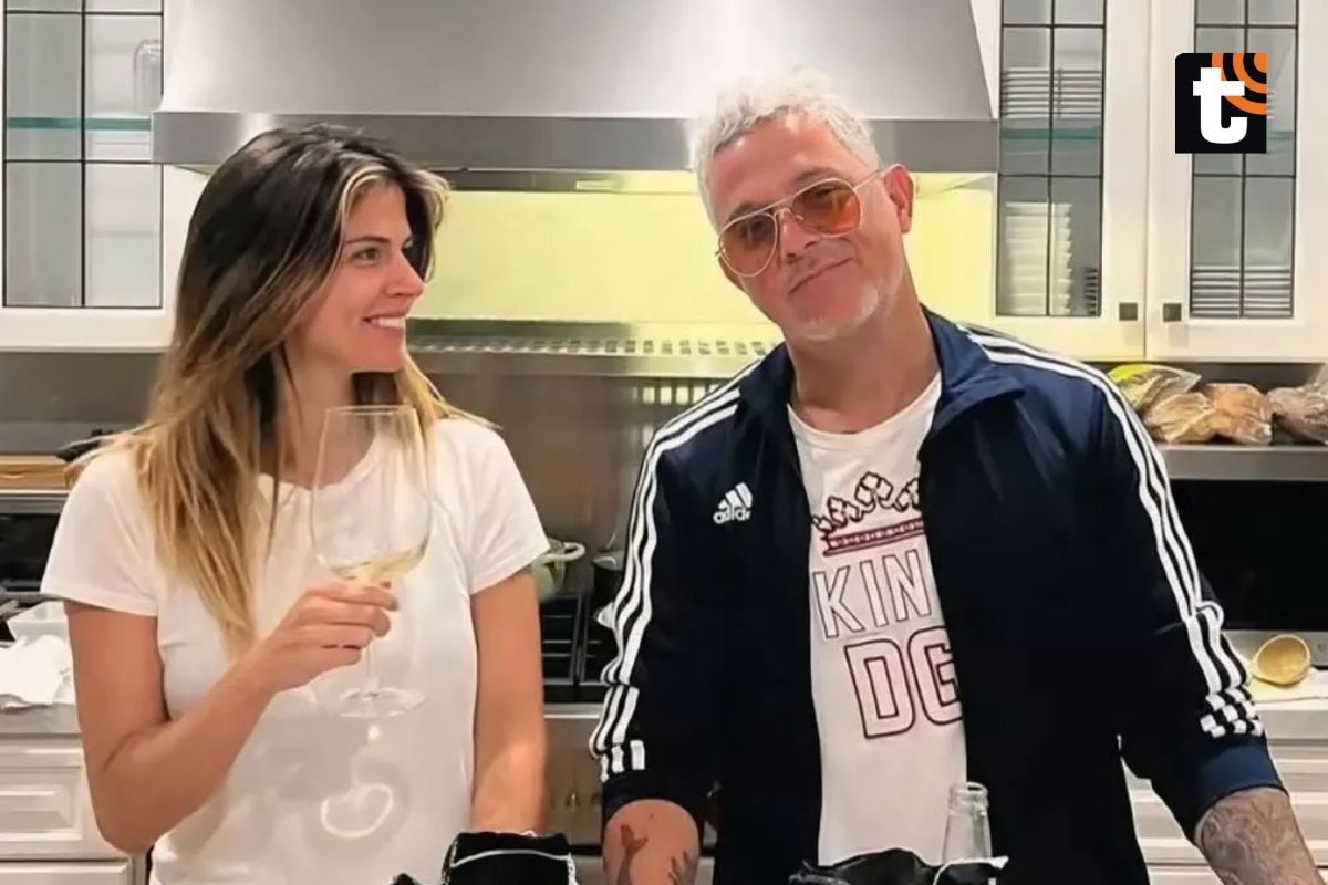 Alejandro Sanz y Stephanie Cayo estarían en una relación.