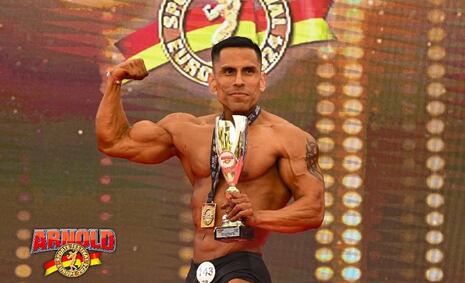 Alex Santillán va por la medalla de oro para el Perú en el el IFBB World Fitness Championships & Men’s Wo...