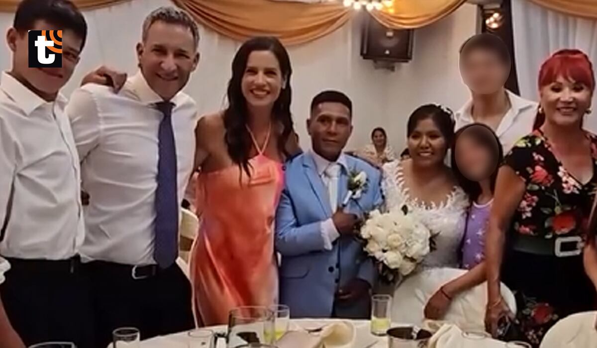 María Pía, su madre, su esposo e hijos, junto a Sonia y el novio.