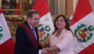 Dina Boluarte condecoró Edmundo González en Palacio: “Lo reconocemos como presidente electo de Venezuela”