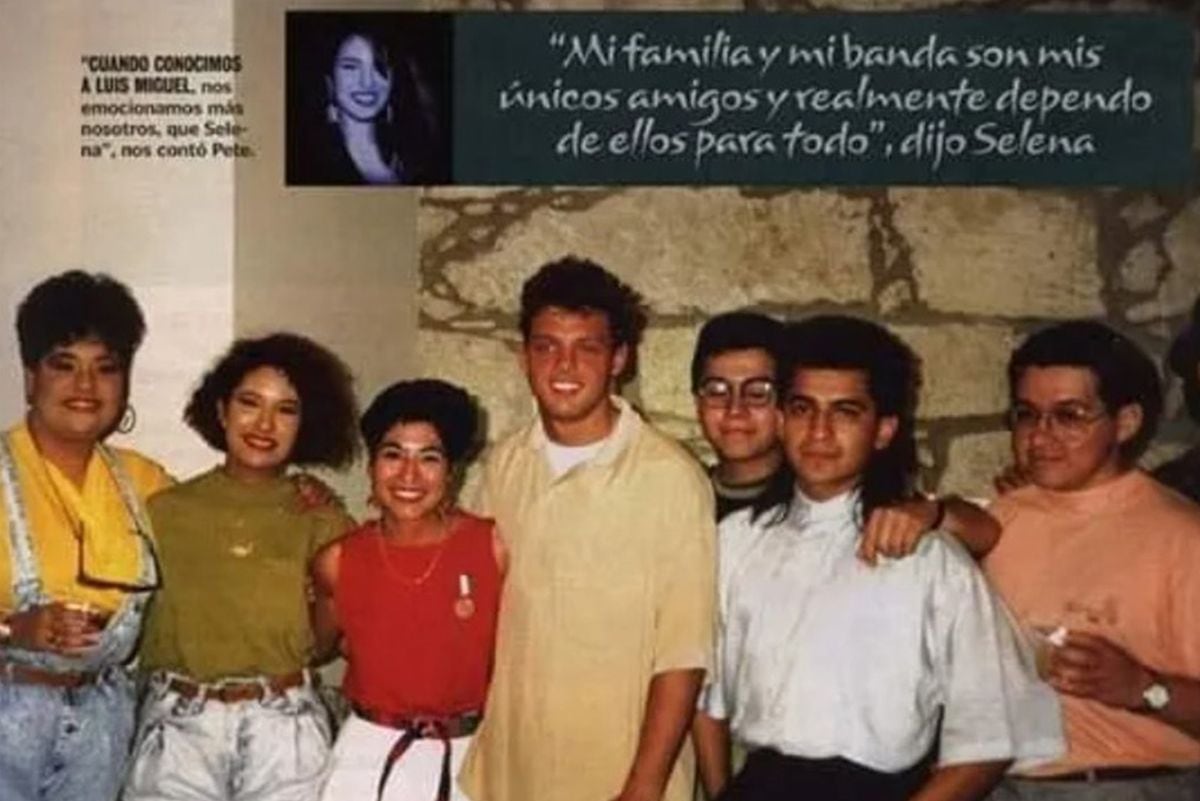 Los cantantes posando para una foto durante un evento patrocinado por la popular bebida de gaseosas. (Foto: Sensacine México)
