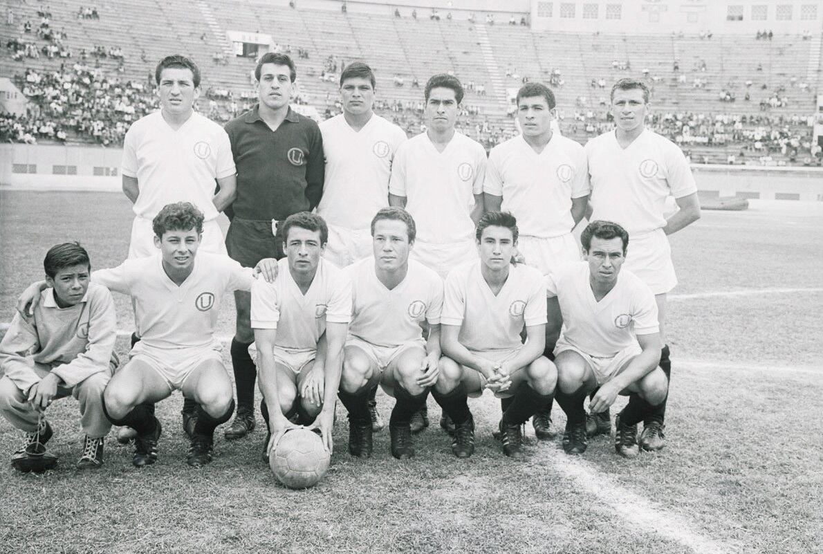 A estas características, Chale le sumó su temperamento que a nivel de club calzó con la famosa garra crema. Con ello, se erigió en uno de los ídolos inolvidables de Universitario de Deportes. (Foto GEC Archivo Histórico)