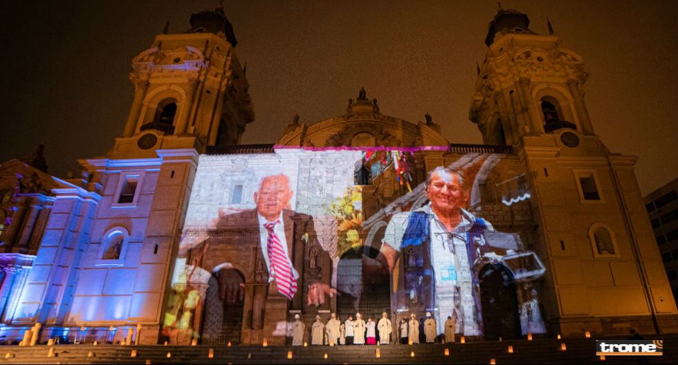 Misa por el Día de Todos los Santos y en memoria de fallecidos por Covid-19, realizada en la Plaza Mayor de Lima por monseñor Carlos Castillo y obispos titulares y auxliares. (Arzobispado de Lima).