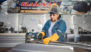 Mechita, la ‘Dama de Acero’ que cambió la aguja por la soldadora