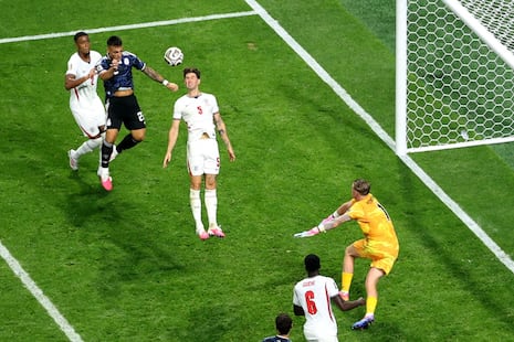 ¡Lautaro desató la locura! Argentina remontó a Inglaterra con asistencia de Messi y jugará la final del M...