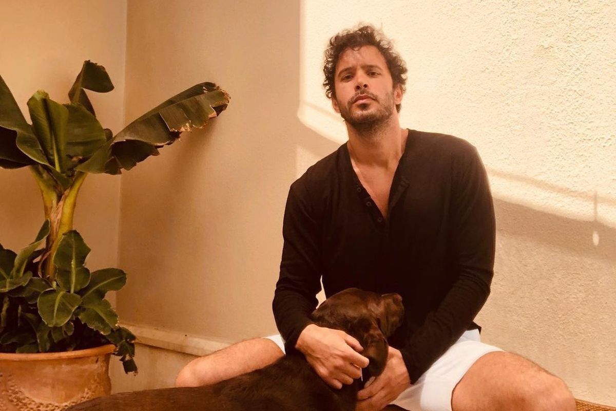 Barış Arduç en una foto junto a su perro (Foto: Barış Arduç/Instagram)