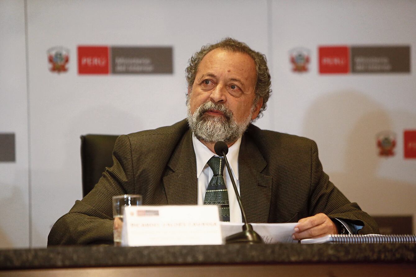 Exviceministro del Interior, Ricardo Valdés, señala que son varios los funcionarios que deben responder por la denuncia de Francisco Rivadeneyra.