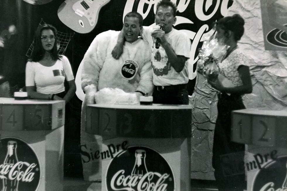 Años después, Gian Marco se dirigiría a Santiago de Chile para estudiar y especializarse en diseño gráfico, todo parecía ir bien, pero el sentía que extrañaba algo, que se sentía incompleto; era la música. En Santiago, se presenta en algunos locales concurridos y su nombre empieza a hacerse conocido, por ese estilo especial que tenía al cantar, y quedaba grabado en todos aquellos que lo escuchaban por primera vez.