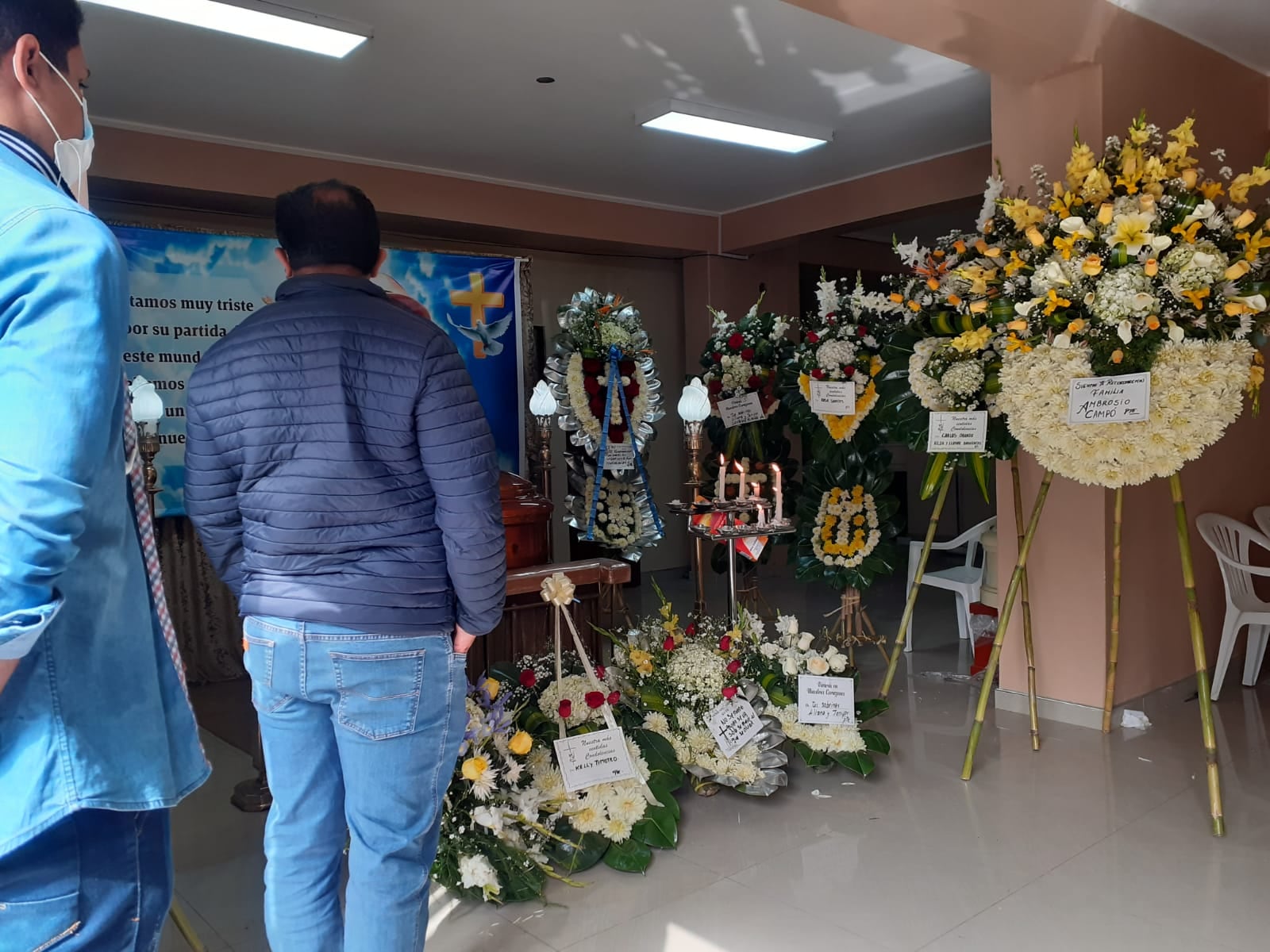 Cuatro venezolanos son los que habrían participado en el asalto y cruel asesinato del trabajador Benito Ricardo Sevillano Mendoza (56), a quien le dispararon cinco balazos para robarle los 30 mil soles que había cobrado de otras sedes del policlínico 'Quito'.