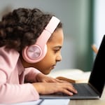 Uso excesivo de pantallas en niños puede provocar miopía