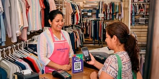 Cada vez más emprendedores están dejando el efectivo y pasando a pagos digitales para cobrar más rápido y con mayor orden. Foto: Freepik.