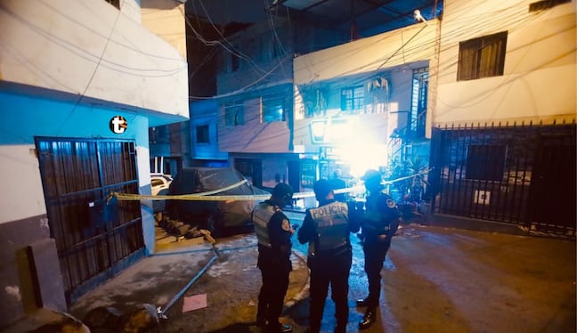 Balean a dos hombres mientras bebían en un bar ubicado en la calle Mariscal Castillo en el Rímac. Ambos fueron llevados al hospital.
Fotos:@photo.gec