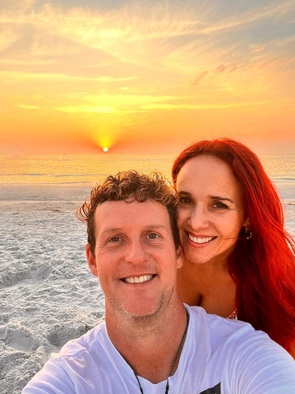 Érika junto a su nueva pareja. Foto: Facebook Érika Villalobos.