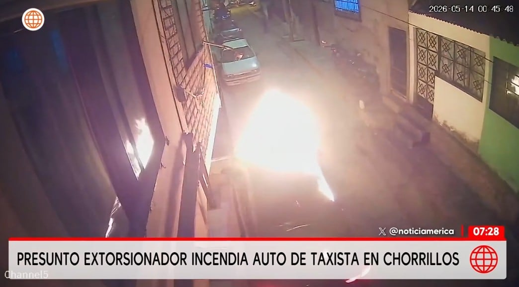 Delincuente incendia el auto de un taxista.