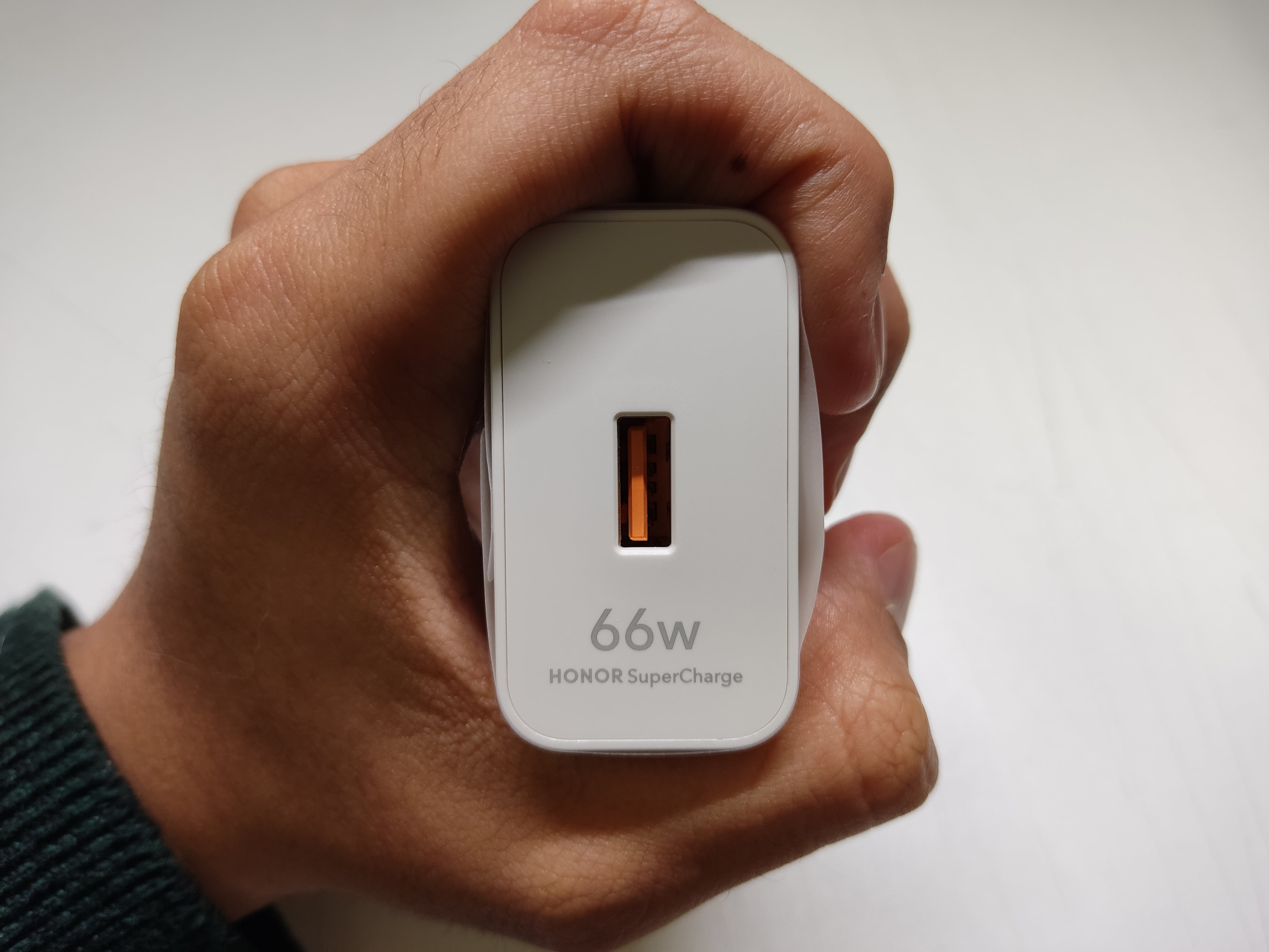 Cargador del Honor 70.