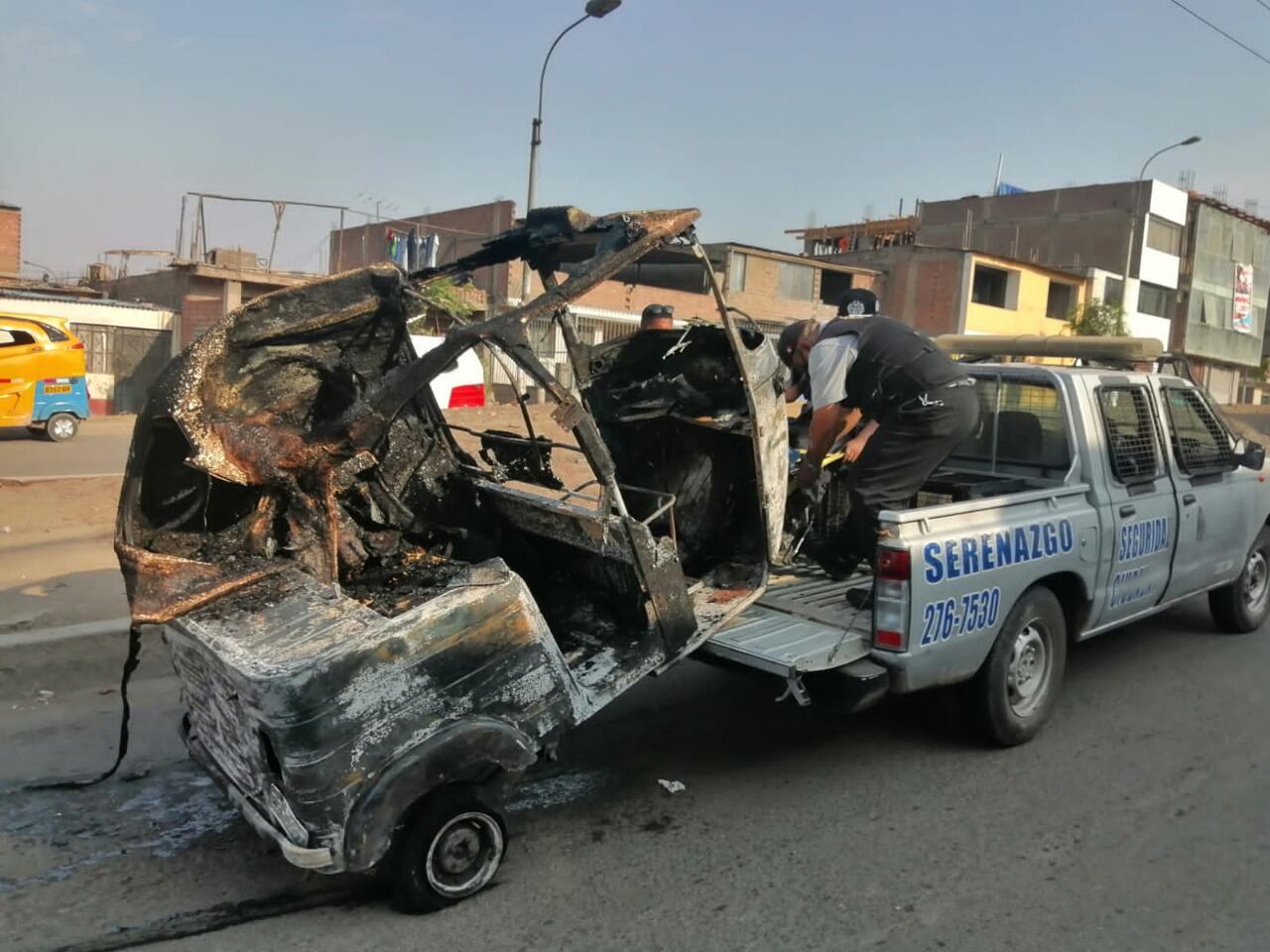 Delincuente fue atrapado por serenos y mototaxi que usaba para robar terminó quemada. | Foto: Difusión