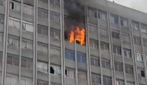 Cercado de Lima: Dos personas resultaron heridas en incendio en edificio de la avenida Abancay