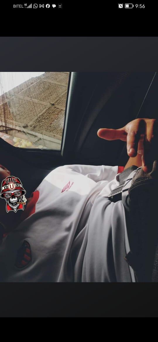 Sujeto se tomaba fotos con un arma de fuego en la cintura.