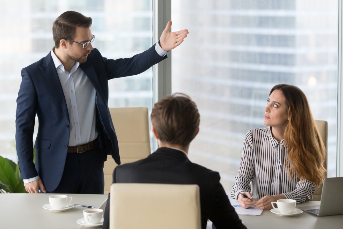 Comentarios inapropiados en el trabajo. Foto: Istock.