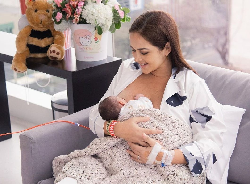 Marina Mora compartió las primeras imágenes con su bebé. (@marinamoram)