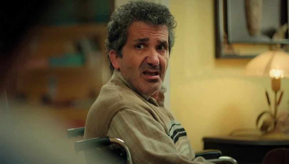 Orhan decepcionado de Kadir en la telenovela turca "Hermanos" (Foto: NG Medya)