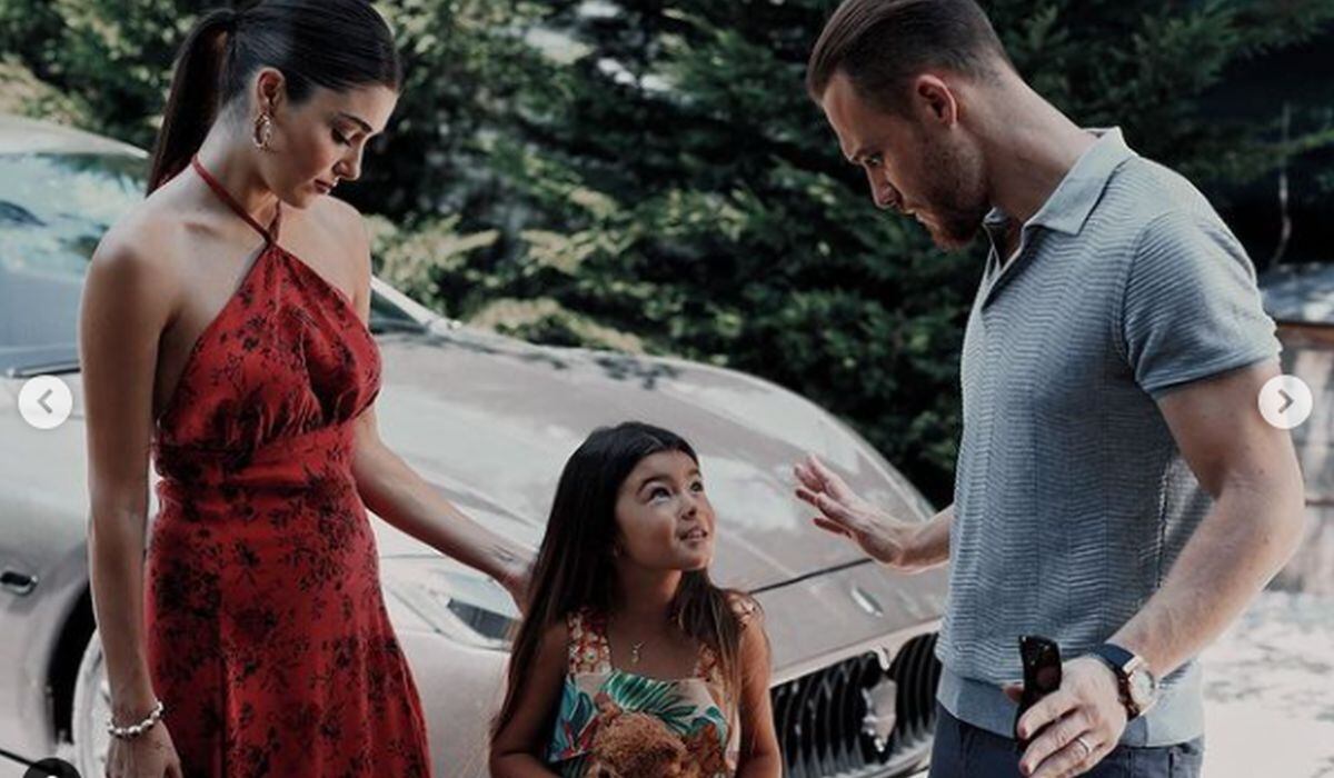 Por fin, Eda y Serkan están viviendo una vida como familia junto a su pequeña Kiraz (Foto: MF Yapım)