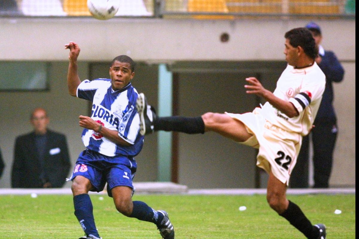 Wilmer Aguirre se cruza con Carranza en un clásico recordado en el 2002 (Foto: GEC)
