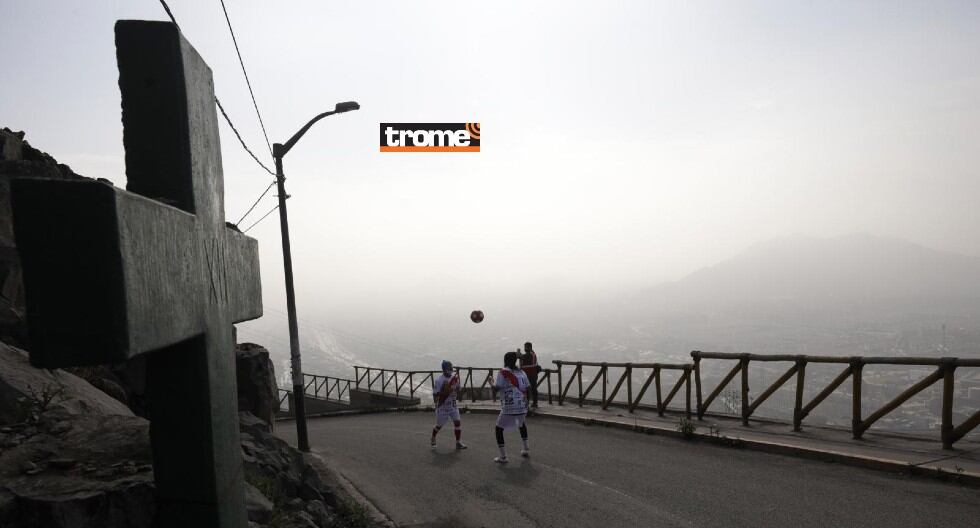 Hermanos Patadita logran muevo récord sin dejar caer el balón. (Trome / Britanie Arroyo)