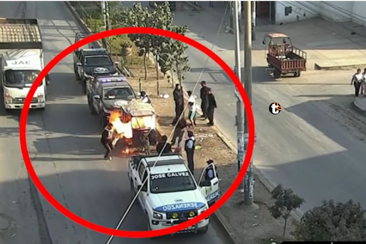 Pareja arrojaba desmonte e incendian mototaxi intervenida en frente de Serenazgo. Foto: Latina