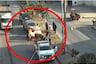 ¡Furia en VMT! Pareja incendia su mototaxi para evitar que serenos se la lleven