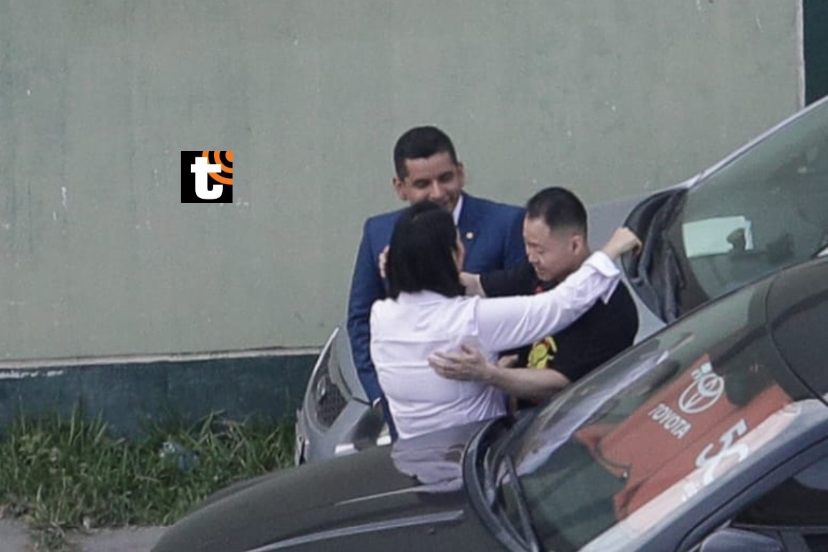 Keiko y Kenji Fujimori se encuentran esperando a su padre. Foto: Anthony Niño de Guzmán/ @photo.gec