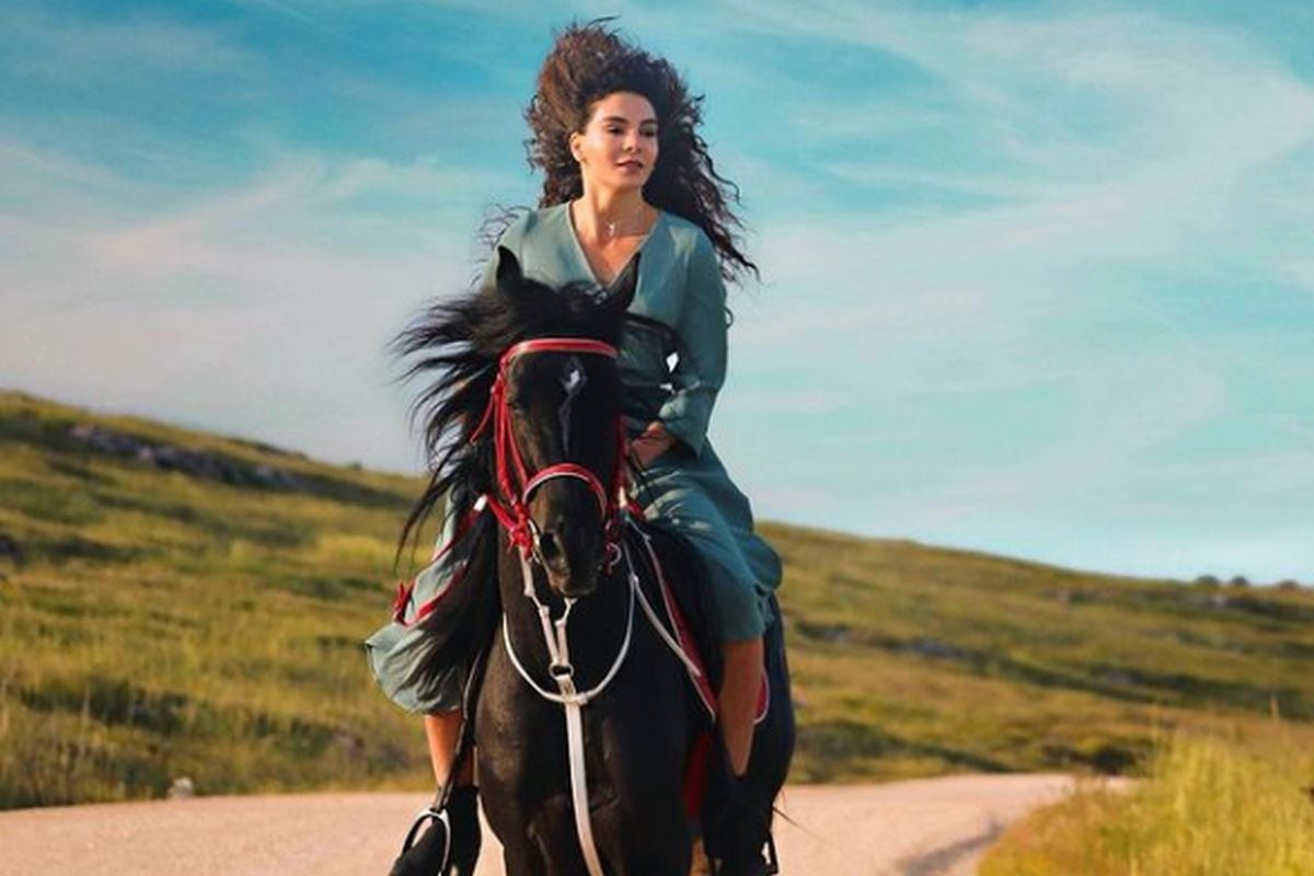 Ebru Şahin en una escena de "Hercai". (Foto: Ebru Şahin/Instagram)