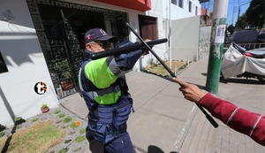 Ministerio del Interior prohíbe a serenos golpear con sus bastones en cabeza, tórax y genitales en sus intervenciones