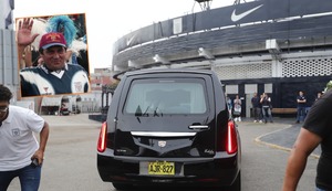 Restos de Hugo ‘El Cholo’ Sotil son velados en el Estadio de Matute | VIDEO